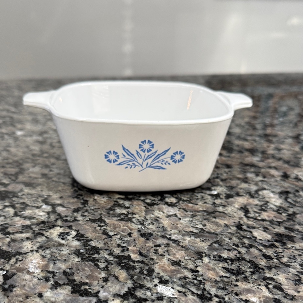 Corningware vintage White Dish with Blue cornflower Design 2 3/4 cup